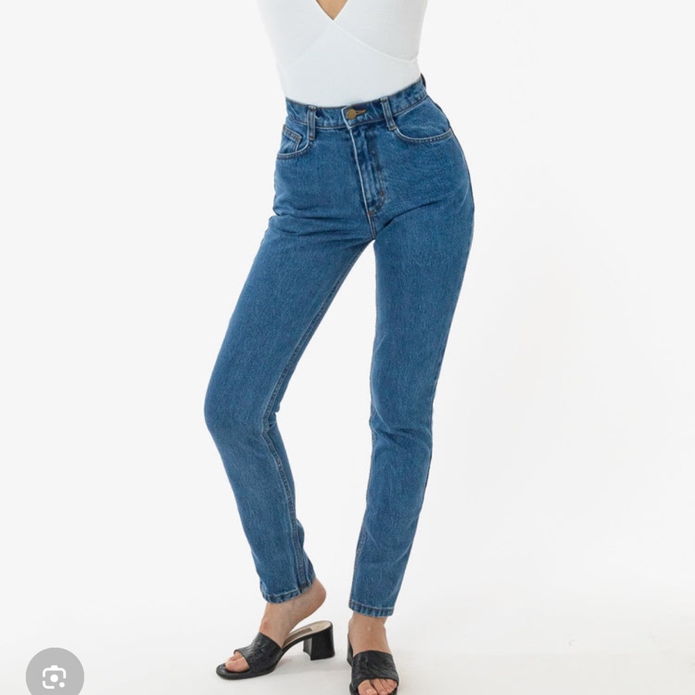 AMERICAN APPAREL HIGH WAISTED MOM JEANS WITH ZIPPED HEM